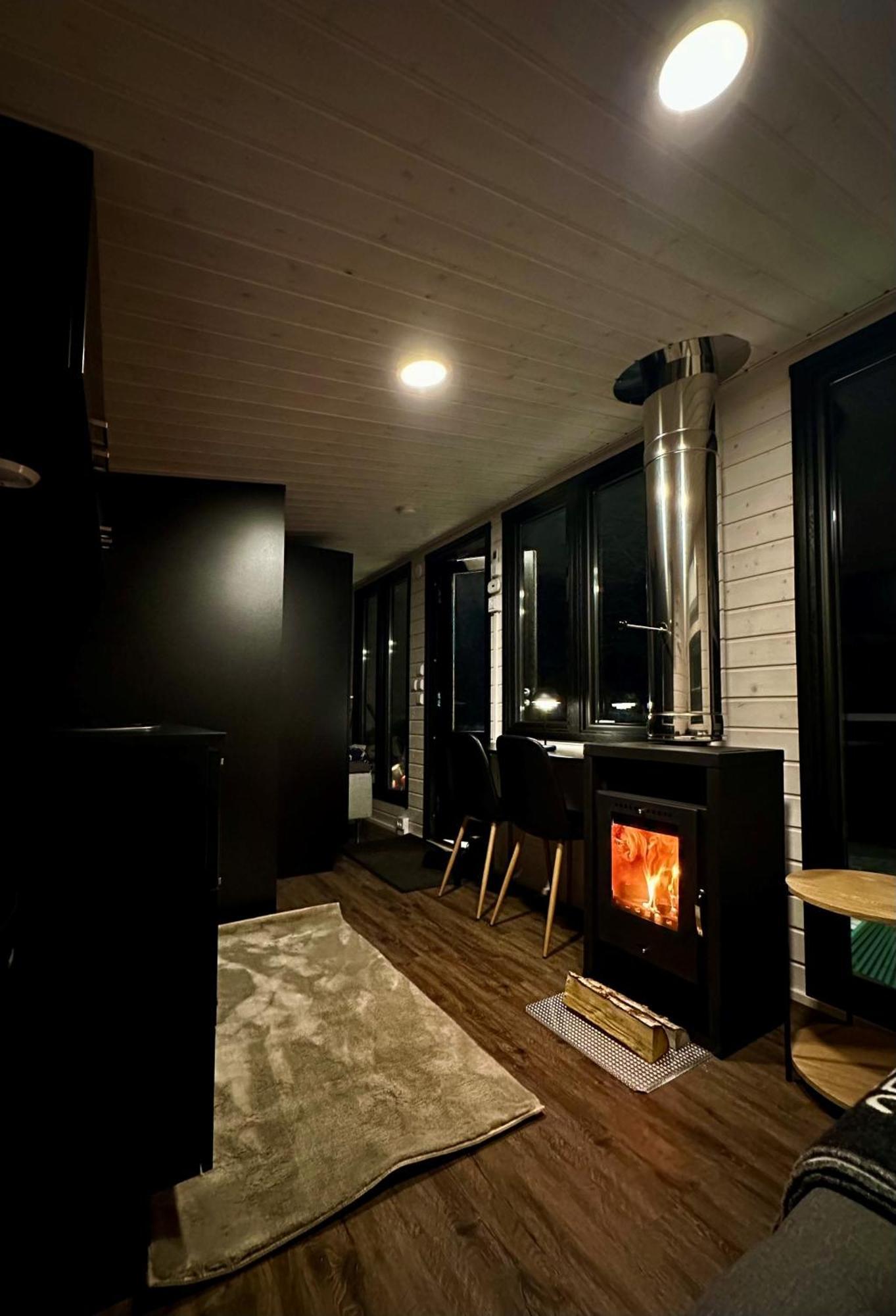 רובניימי Aurora Forest Lodge חדר תמונה