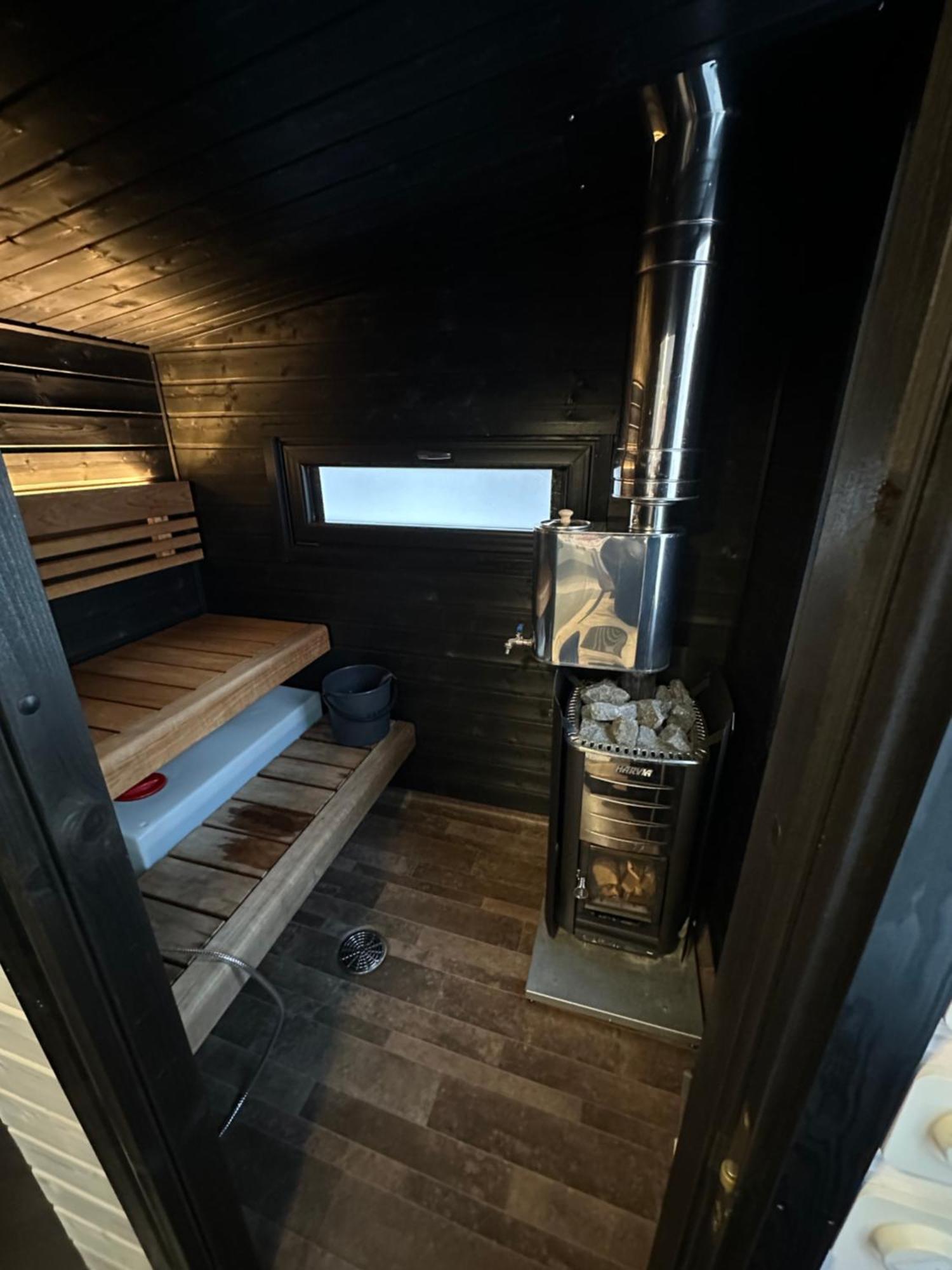 רובניימי Aurora Forest Lodge מראה חיצוני תמונה